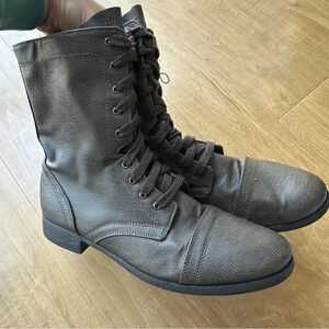 SO Women’s Taupe Lace Up Military Combat Boots, Size 10